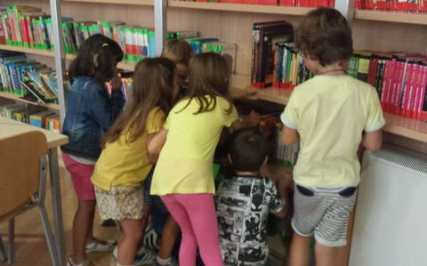 El taller infantil de la biblioteca consisti en una bsqueda de libros
