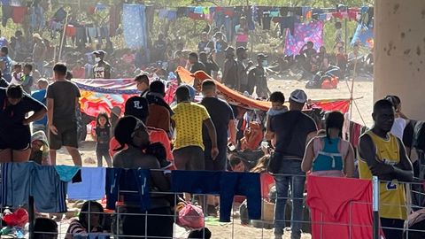 Inmigrantes haitianos acampados en Texas