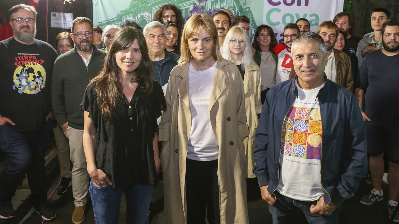 Miembros de la candidatura auton�mica de Podemos, (i-d) Laura Nuer, Covadonga Tome y Xune Elipe, se han reunido este domingo en Oviedo para seguir los resultados electorales