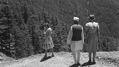 Jawaharlal Nehru pasea junto a Edwina Mountabatten