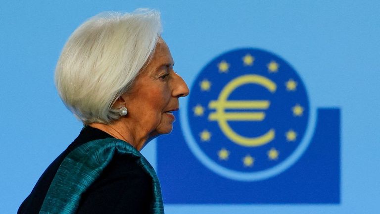El BCE mantiene los tipos, pero sube la previsión de inflación por la guerra