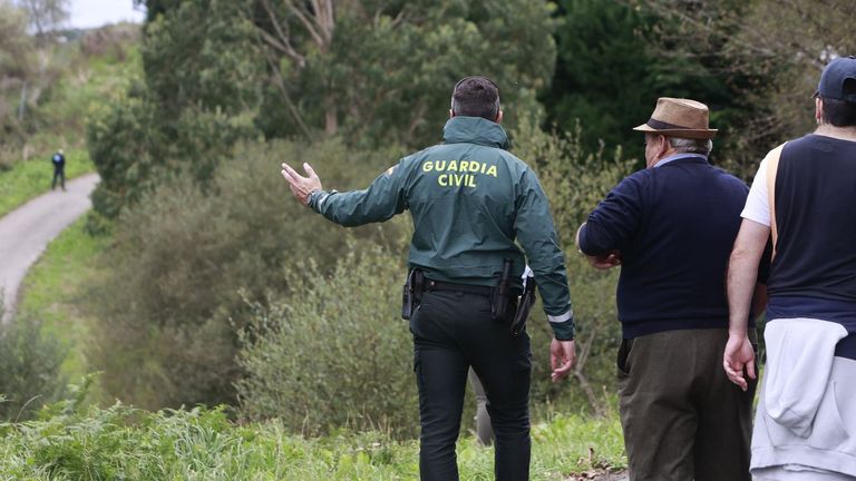 La Guardia Civil investiga al presunto autor de la muerte de Enrique Bolívar en Abadín: creen que lo atropelló, lo metió en el maletero y quemó su coche