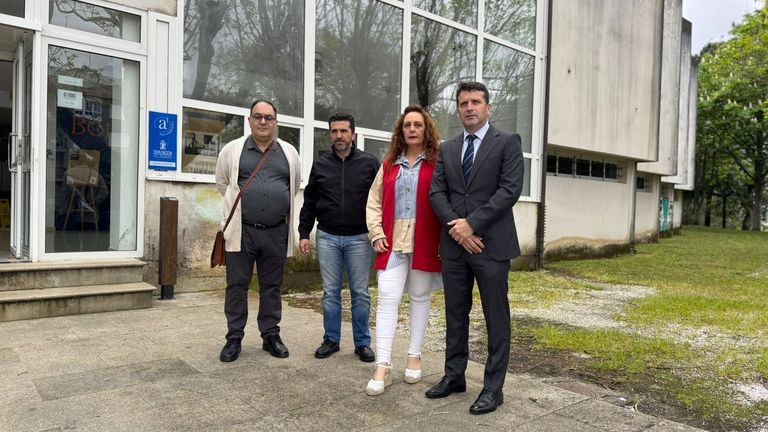 Emilio Piña, Luís Ruiz, María Outeiral y José Ramón Romero presentaron el proyecto de la nueva casa de cultura de Boiro