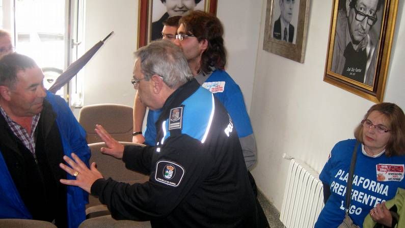 Los afectados dialogaron con la Polic�a Local dentro del propio sal�n de plenos