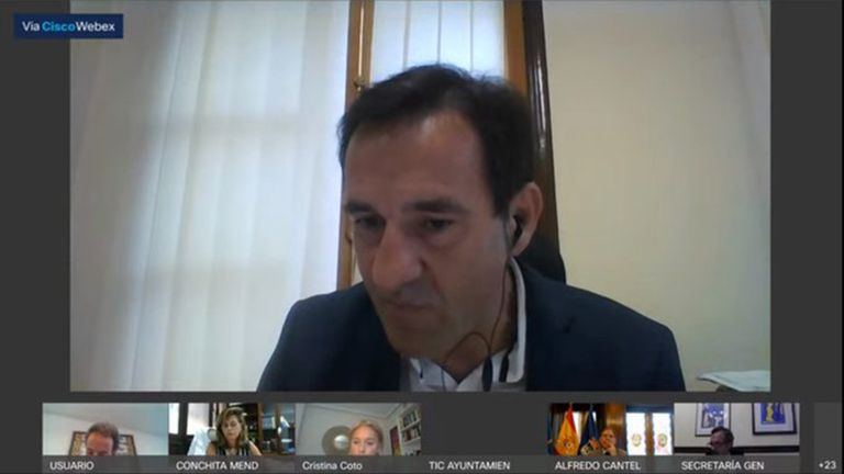 Javier Cuesta, concejal de Economía, durante el pleno telemático del Ayuntamiento de Oviedo