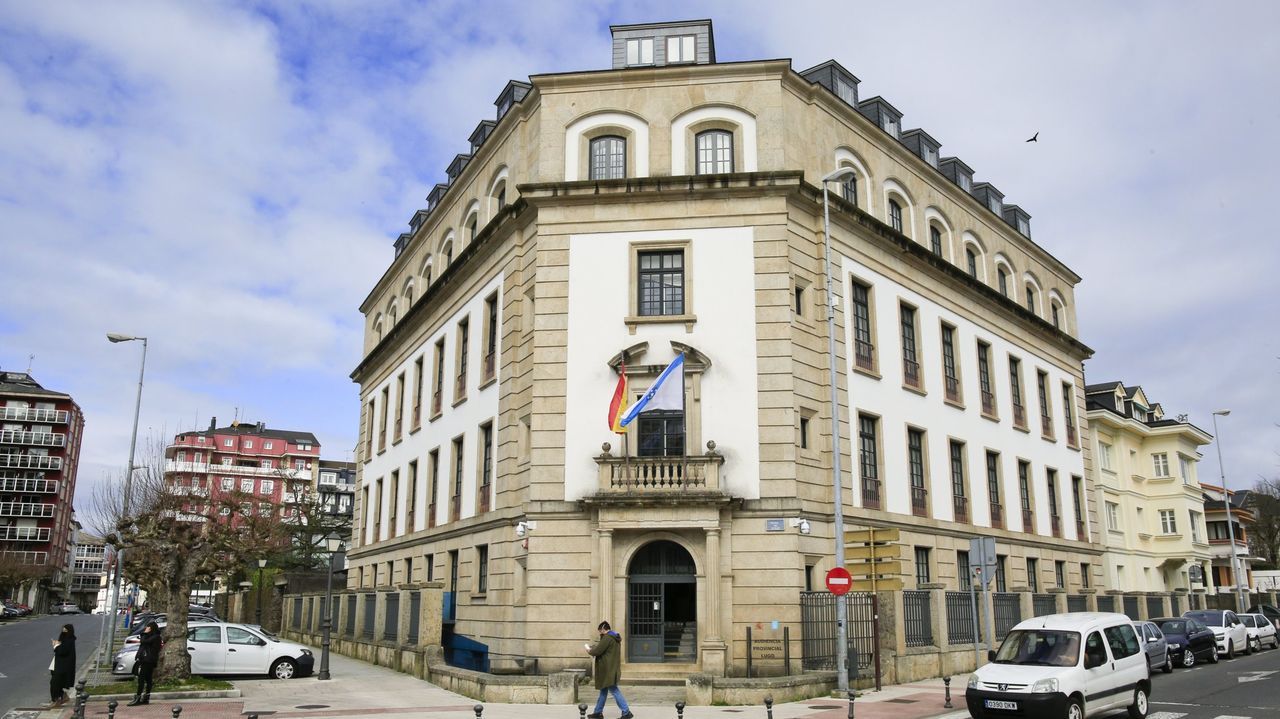 El pleno de Sarria en imgenes.La fachada de la Audiencia Provincial de Lugo.