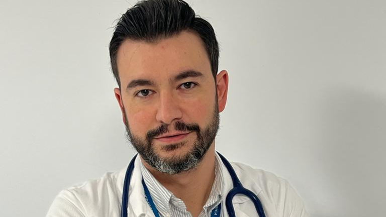 Pablo Gajate, oncólogo: «El retraso diagnóstico del cáncer de vejiga viene porque se confunde con otras patologías habituales»