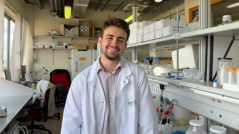 V�ctor Celem�n cursa el doctorado en la Universidad de Oviedo, despu�s de graduarse en Biolog�a y hacer el m�ster en Biomedicina y Oncolog�a Molecular