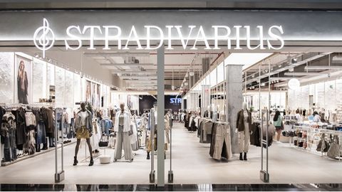 Nueva tienda deStradivarius en el centro comercial Marineda City de A Corua.