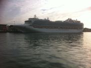 El �Crow Princess� atracando en el puerto de A Coru�a