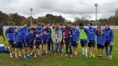 Thorlu Bangura y Ousman Ceesay junto a los jugadores del Real Oviedo