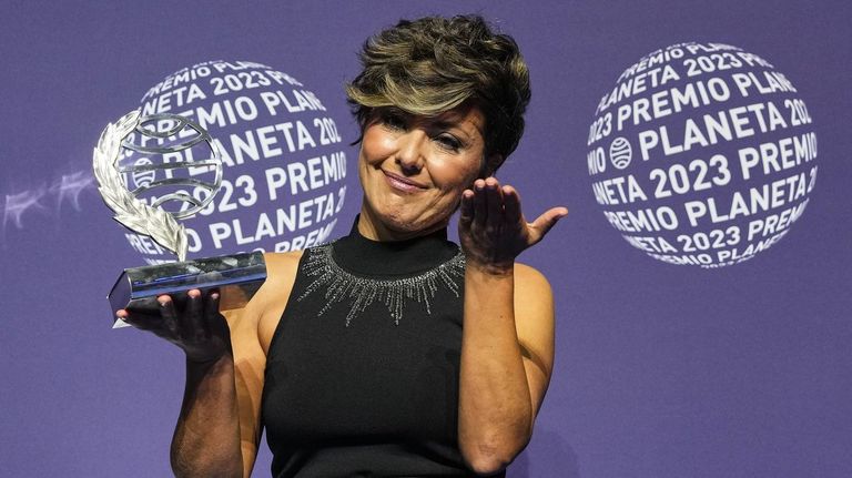 Sonsoles Ónega vuelve con una historia de amor y un homenaje a las mujeres escritoras