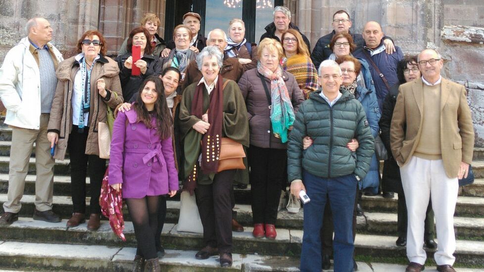 La imagen de la izquierda muestra el rebaje de terreno que se ejecut� para hacer la carretera en el a�o 1986 justo en el lugar en el que se produjo el derrumbe en 2014.