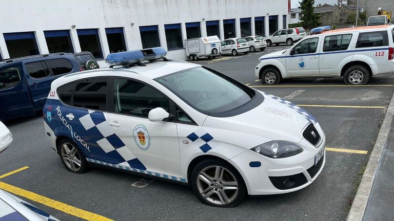 Vehículos de la Policía Local de As Pontes y del 112