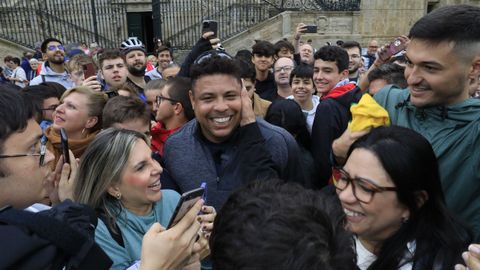 Muchas personas saludaron a Ronaldo a su llegada al Obradoiro.