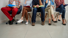 Cruzar las piernas es una postura habitual en la poblaci�n.