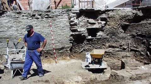 Excavacion arqueologica en el solar del Vicerreitorado de Lugo en el año 2000