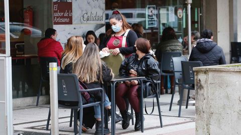 Los clientes vuelven a las calles de Pontevedra