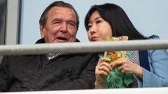 Gerhard Scheder junto a su mujer, Soyeon Kim, en el 2019
