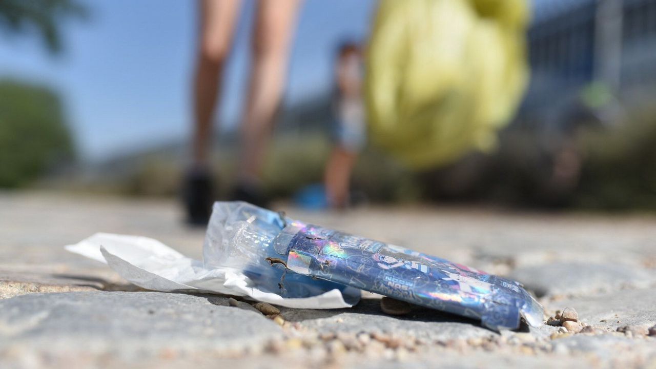 Campaa de recogida de plsticos en la naturaleza dentro del proyecto ciudadano Libera