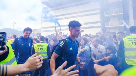 Recibimiento al Real Oviedo en la previa del partido contra el Villarreal