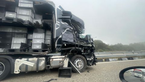 Uno de los camiones implicados en el accidente