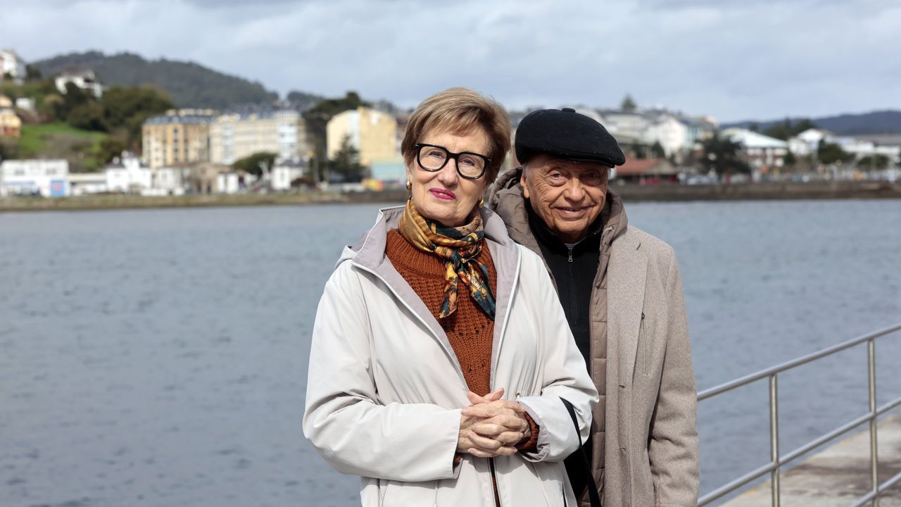 Fabricaciones Parma, en im�genes.Rosa y Rafael, en el paseo mar�timo de Viveiro