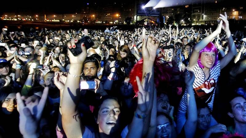 Algunos coches aparcaban con las cuatro ruedas en la acera