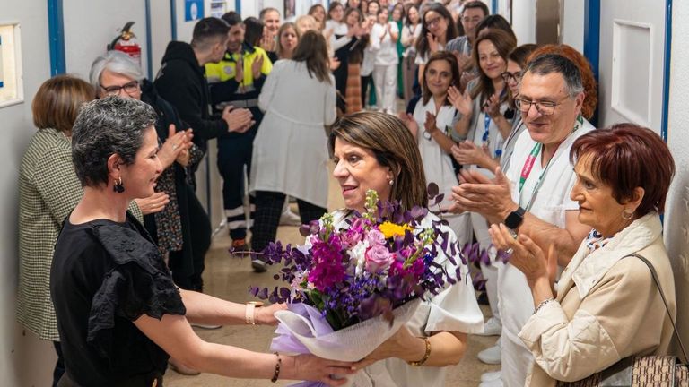 Emotiva despedida en el CHUO a María José Remigio, que se jubila después de 42 años de trayectoria dedicada al paciente