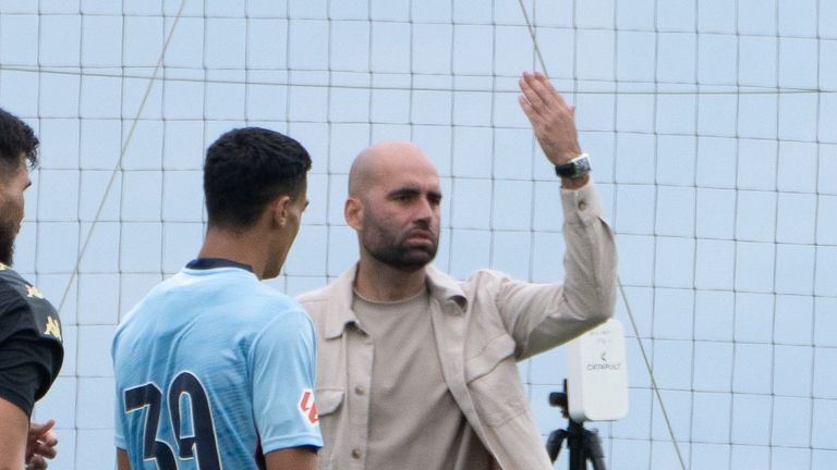 Claudio Giráldez: «Hay que agotar todas las vías para tener la plantilla más cercana a lo que queremos»