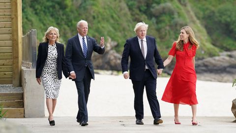 Joe Biden, su esposa, Jill Biden, Boris Johnson y su mujer, Carrie Symonds, dieron un paseo por la localidad de Carbis