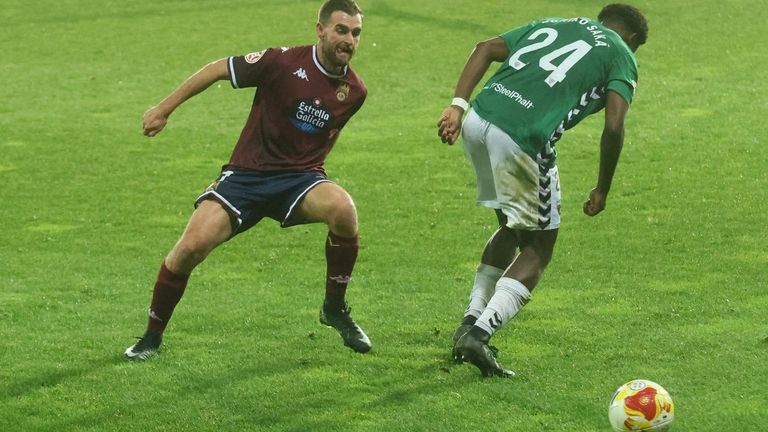 El Pontevedra gana al Arenas y se mete en posiciones de «play off» (2-0)