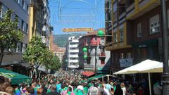 Imagen de archivo de una celebracin multitudinaria en la calle Gascona de Oviedo