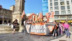 Manifestación de apoyo en Gijón a «las seis de La Suiza»