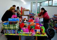 Personal del Concello clasific y empaquet los juguetes donados.