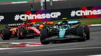 Fernando Alonso y Carlos Sainz, durante el Gran Premio de China