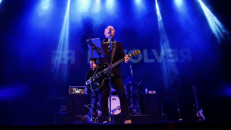 Revólver anuncia nuevo disco, «LA 03010»,  y gira con parada en Pontevedra