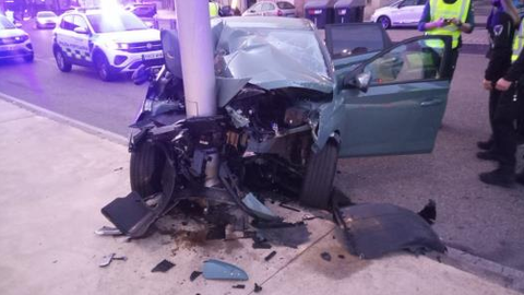 Imagen del estado en el que quedo el veh�culo en Vigo tras el accidente