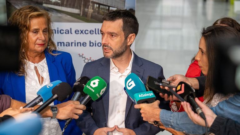 Bustinduy abre la puerta a aplicar la ley de embargo a Israel contra Fly2Galicia