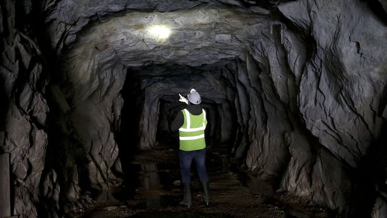 Interior de una mina subterránea de wolframio