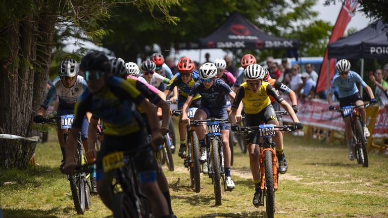 Sábado de gran intensidad sobre la bicicleta entre Poio y Pontevedra