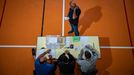 Los citados como presidentes, vocales y suplentes de las mesas repartidas por distintos puntos del territorio espaol, deben acudir antes de las 8:00 de la maana al colegio electoral correspondiente