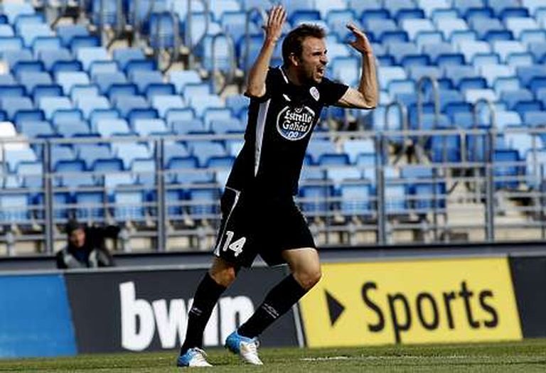 Héctor Font, disconforme con una acción del partido del sábado contra el Castilla.