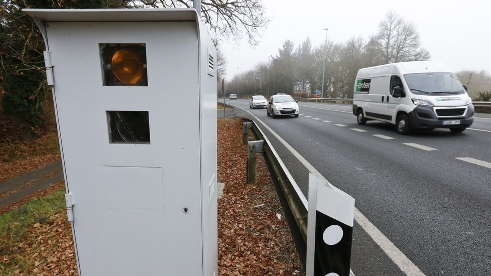 Radar fijo instalado en la variante de la N-VI en Lugo