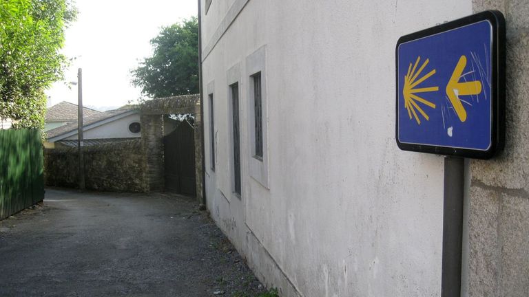 Salida del Camino del Norte en la zona vieja de Vilalba.