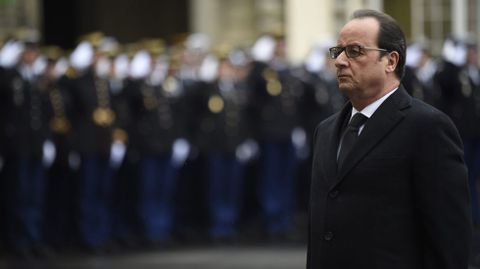 El presidente francs, Franois Hollande, rindi hoy tributo a las vctimas mortales del atentado contra el semanario satrico Charlie Hebdo.