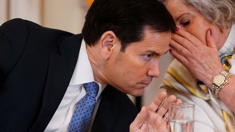 Marco Rubio llega a Roma con la misión de limar asperezas con el Vaticano y Meloni