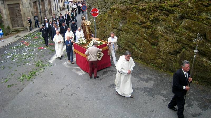 La procesi�n del San Xo�n recorri� parte del casco hist�tico de Sarria