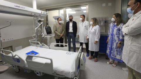 El presidente de la Xunta y el conselleiro de Sanidade visitaron la renovada uci del Hospital Clnico de Santiago, donde se atendieron desde el inicio de la pandemia pacientes covid