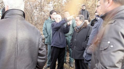 En noviembre del 2011 tuvo lugar la reconstrucción de los hechos y José Luis Lamelas (en el centro, esposado) regresó al lugar en donde había depositado la bolsa